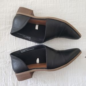 NEW universal thread Wenda cut out booties / flats
